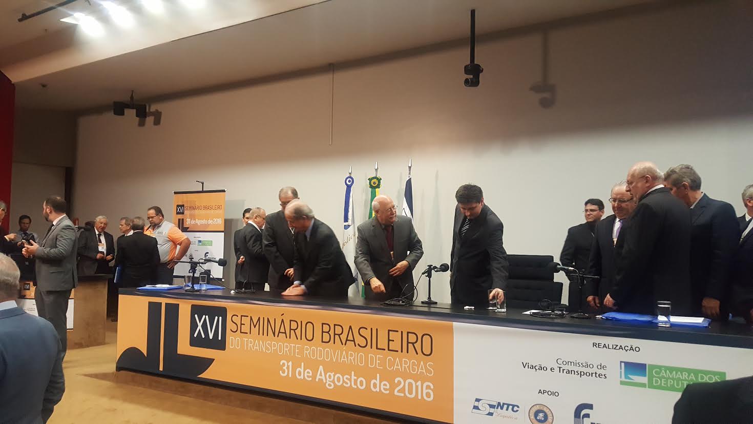 Você está visualizando atualmente MARCO REGULATÓRIO DO TRANSPORTE É DEBATIDO EM BRASÍLIA