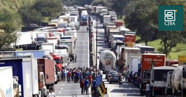 Você está visualizando atualmente Caminhoneiros ameaçam paralisação na quarta-feira